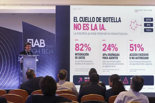 HighTech_MayelaL023.JPG