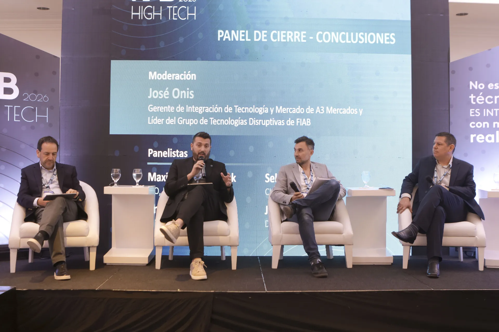 HighTech_MayelaL029.JPG